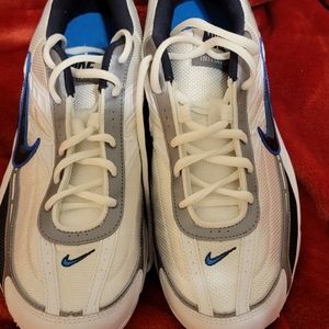 Nike initator men's 10 like brand new!